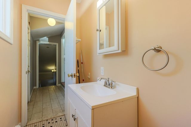 128 Salem Rd, Billerica, MA 01821