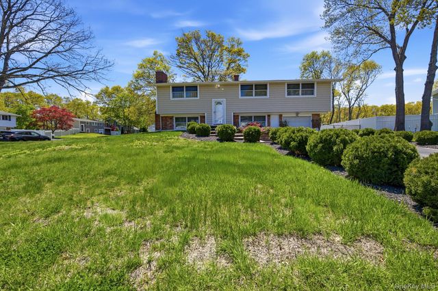 22 Fairway Drive, Port Jefferson Station, NY 11776