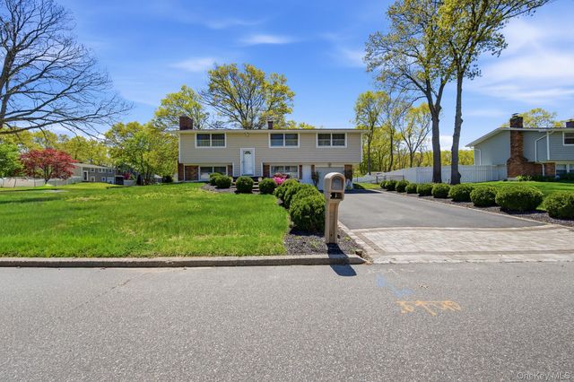 22 Fairway Drive, Port Jefferson Station, NY 11776