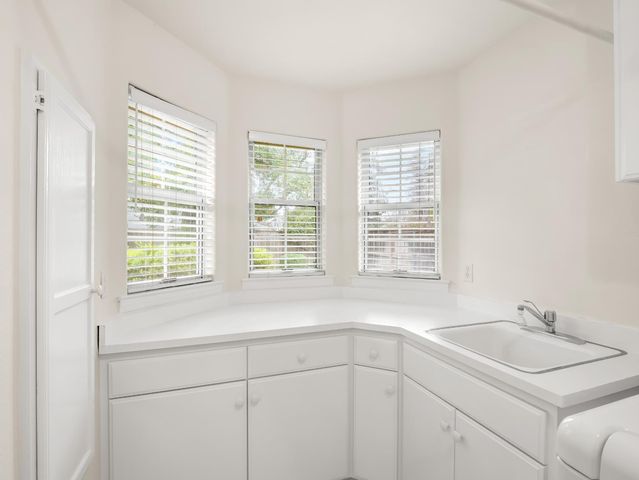 9073 N Whitehall Lane, Fresno, CA 93720