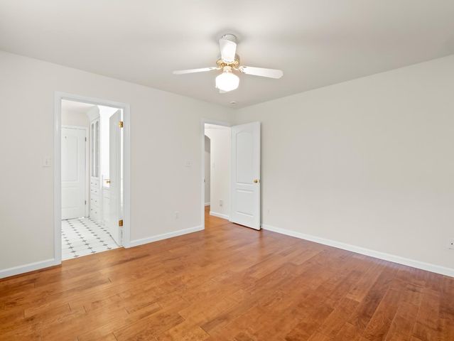 9073 N Whitehall Lane, Fresno, CA 93720