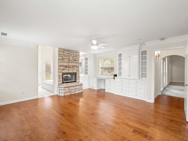 9073 N Whitehall Lane, Fresno, CA 93720