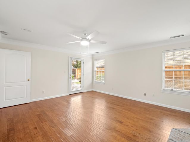 9073 N Whitehall Lane, Fresno, CA 93720