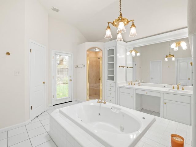 9073 N Whitehall Lane, Fresno, CA 93720