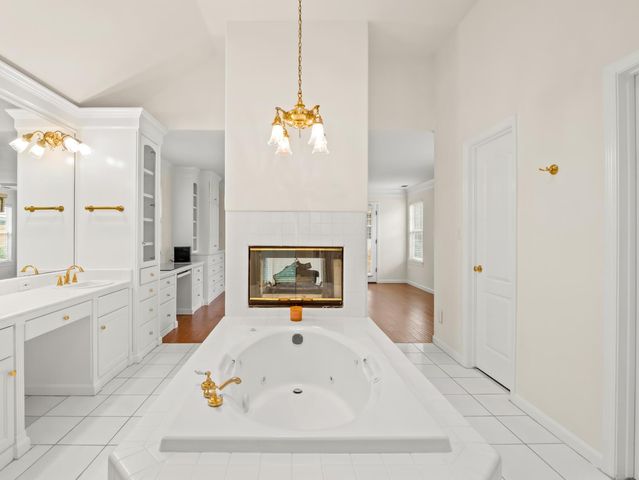 9073 N Whitehall Lane, Fresno, CA 93720