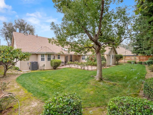 9073 N Whitehall Lane, Fresno, CA 93720