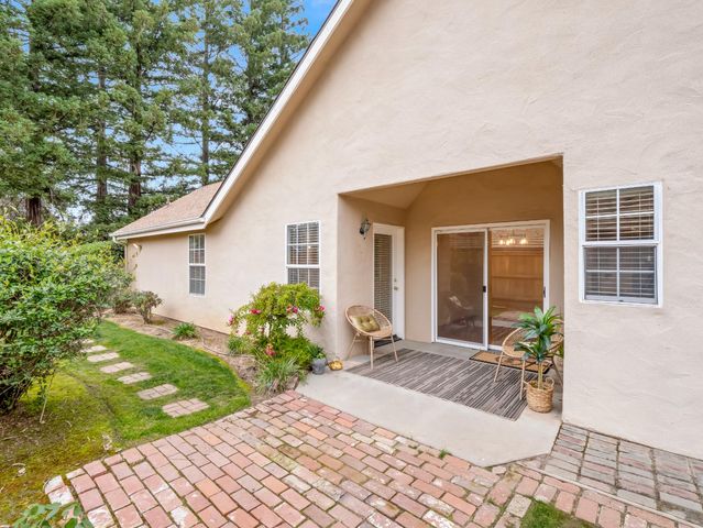 9073 N Whitehall Lane, Fresno, CA 93720