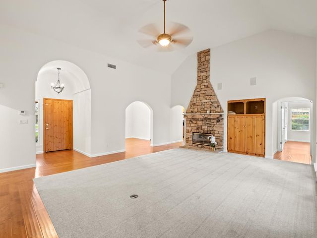 9073 N Whitehall Lane, Fresno, CA 93720