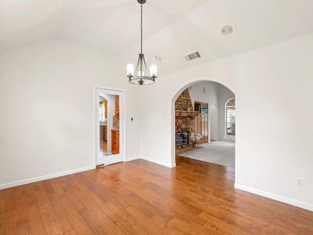 9073 N Whitehall Lane, Fresno, CA 93720