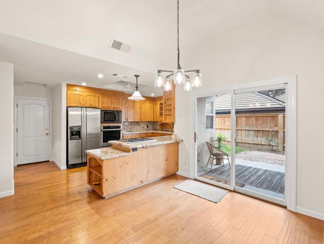 9073 N Whitehall Lane, Fresno, CA 93720