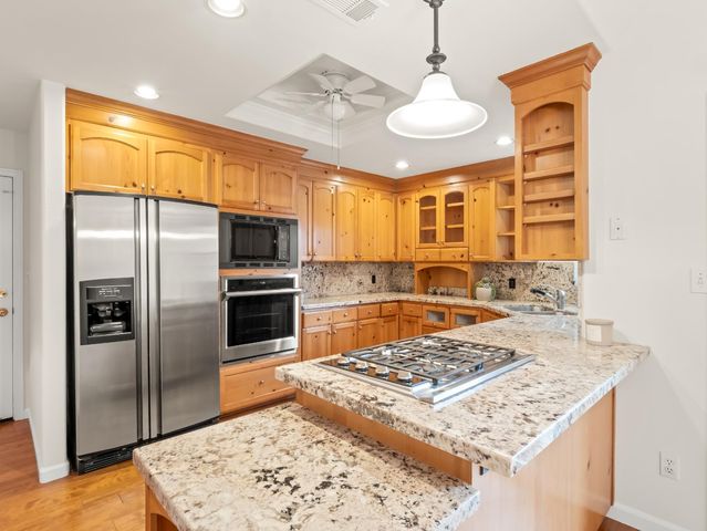 9073 N Whitehall Lane, Fresno, CA 93720