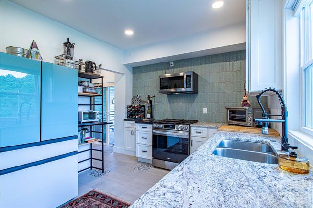 16 Riverside Drive, Barnardsville, NC 28709