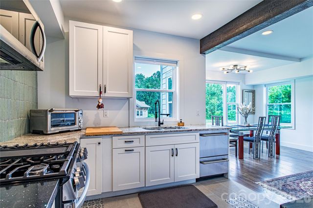 16 Riverside Drive, Barnardsville, NC 28709