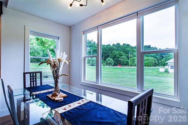 16 Riverside Drive, Barnardsville, NC 28709