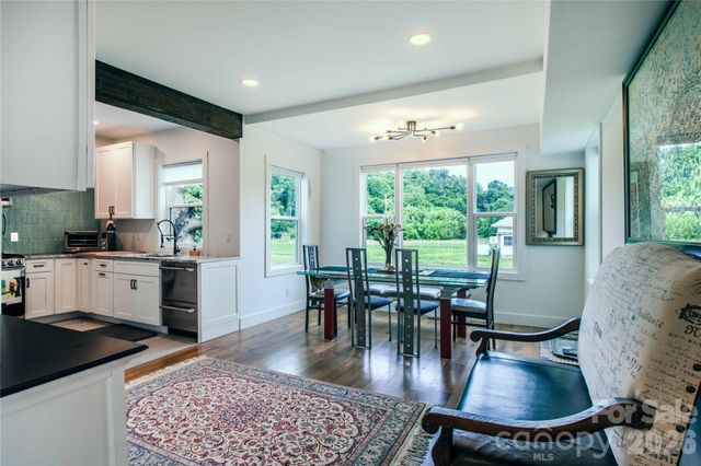 16 Riverside Drive, Barnardsville, NC 28709