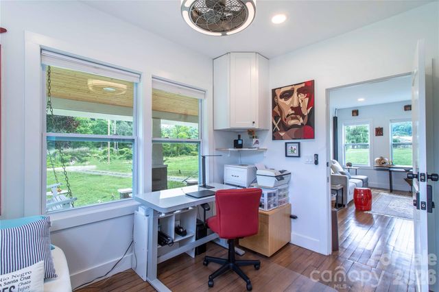 16 Riverside Drive, Barnardsville, NC 28709