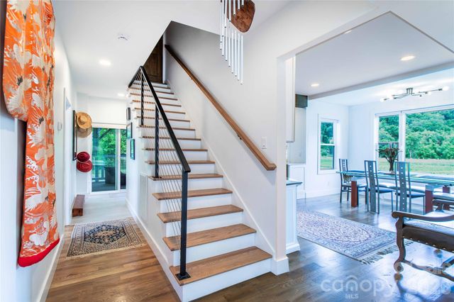 16 Riverside Drive, Barnardsville, NC 28709