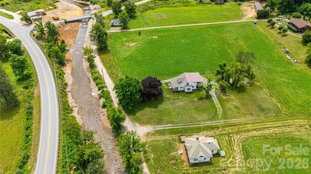 16 Riverside Drive, Barnardsville, NC 28709