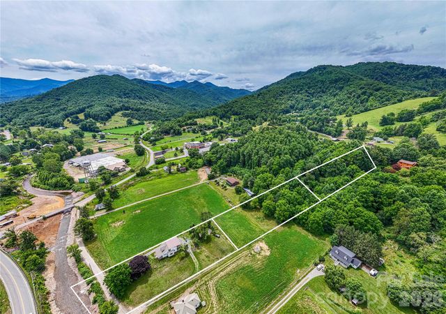 16 Riverside Drive, Barnardsville, NC 28709