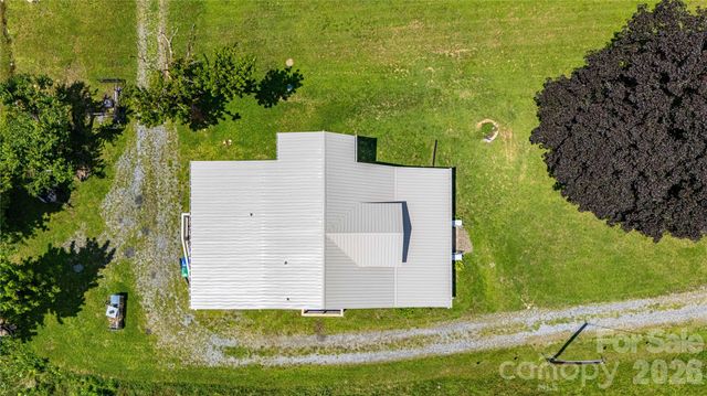 16 Riverside Drive, Barnardsville, NC 28709