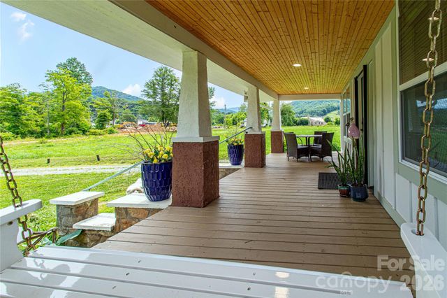 16 Riverside Drive, Barnardsville, NC 28709