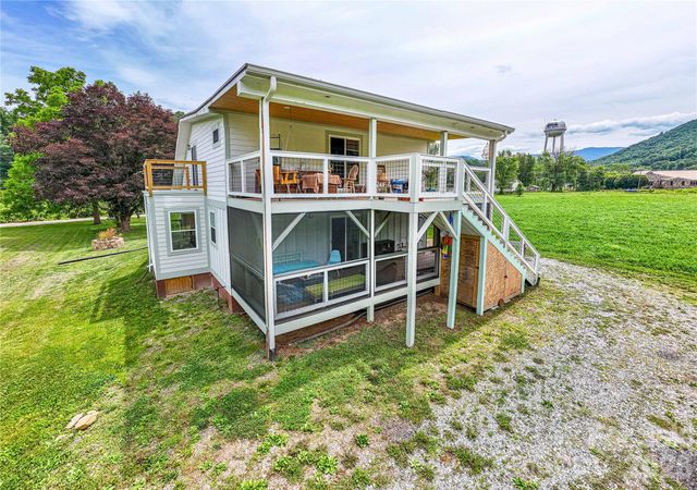 16 Riverside Drive, Barnardsville, NC 28709