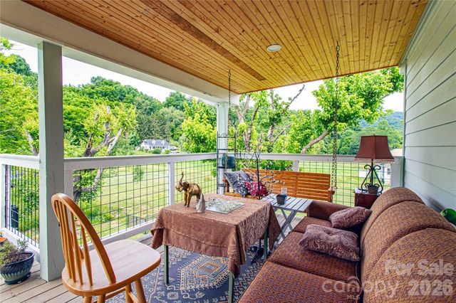 16 Riverside Drive, Barnardsville, NC 28709