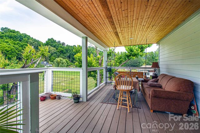 16 Riverside Drive, Barnardsville, NC 28709