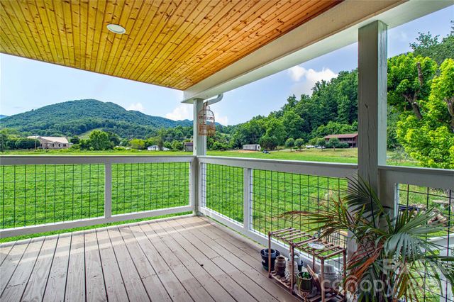 16 Riverside Drive, Barnardsville, NC 28709