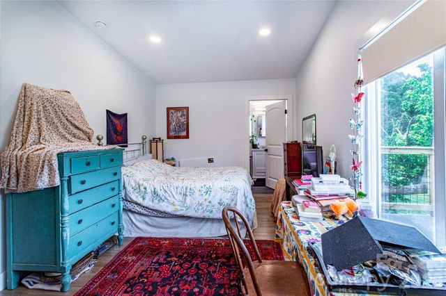 16 Riverside Drive, Barnardsville, NC 28709
