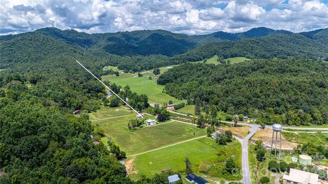 16 Riverside Drive, Barnardsville, NC 28709