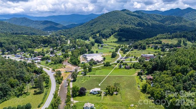 16 Riverside Drive, Barnardsville, NC 28709