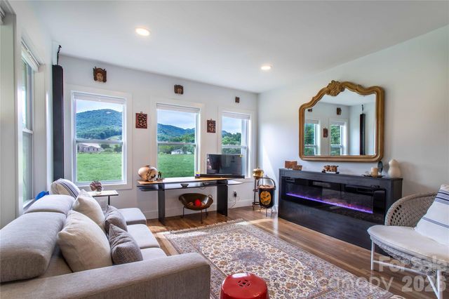 16 Riverside Drive, Barnardsville, NC 28709