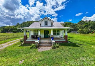 16 Riverside Drive, Barnardsville, NC 28709