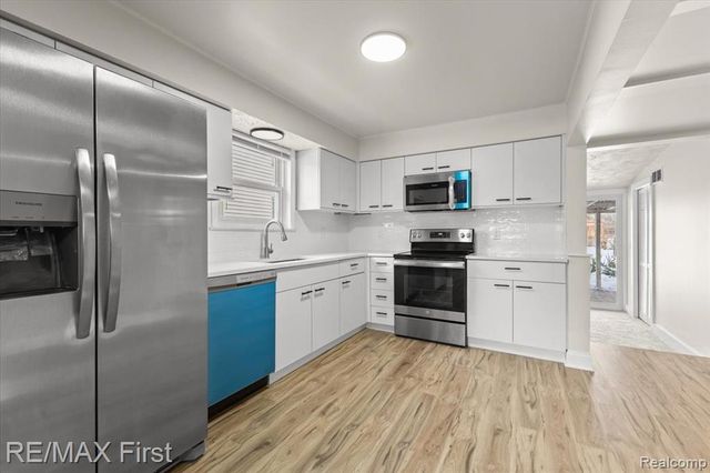 561 Andresen Court, Hazel Park, MI 48030