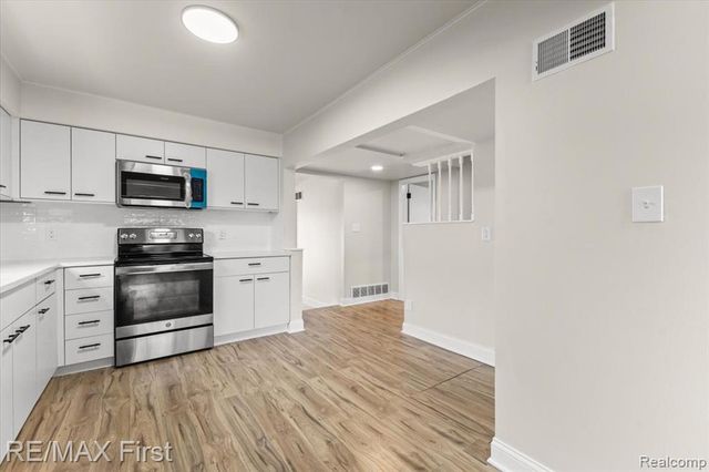 561 Andresen Court, Hazel Park, MI 48030