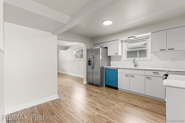 561 Andresen Court, Hazel Park, MI 48030