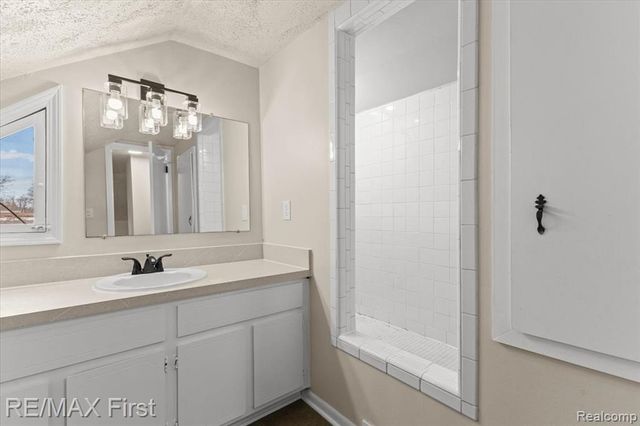 561 Andresen Court, Hazel Park, MI 48030