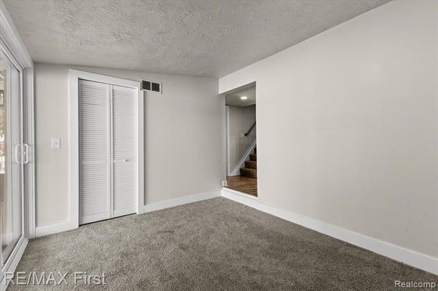 561 Andresen Court, Hazel Park, MI 48030