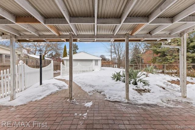 561 Andresen Court, Hazel Park, MI 48030