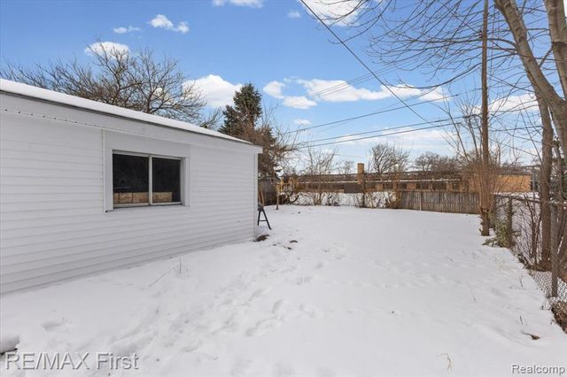 561 Andresen Court, Hazel Park, MI 48030