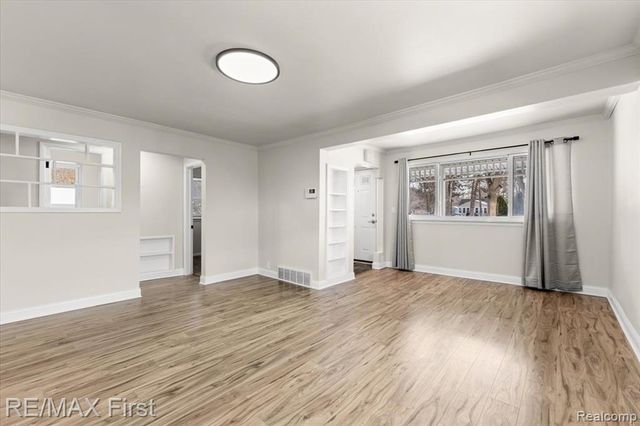 561 Andresen Court, Hazel Park, MI 48030