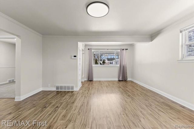 561 Andresen Court, Hazel Park, MI 48030