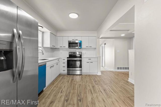 561 Andresen Court, Hazel Park, MI 48030