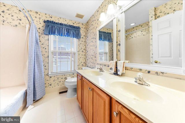 161 CANDLEWYCK DR, Avondale, PA 19311