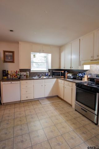 8142 Karen Dr, Tyler, TX 75703