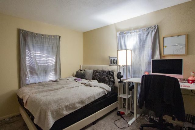 8142 Karen Dr, Tyler, TX 75703