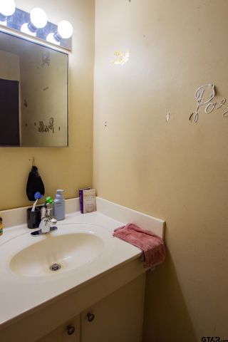 8142 Karen Dr, Tyler, TX 75703