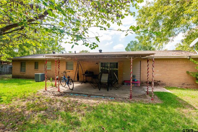8142 Karen Dr, Tyler, TX 75703