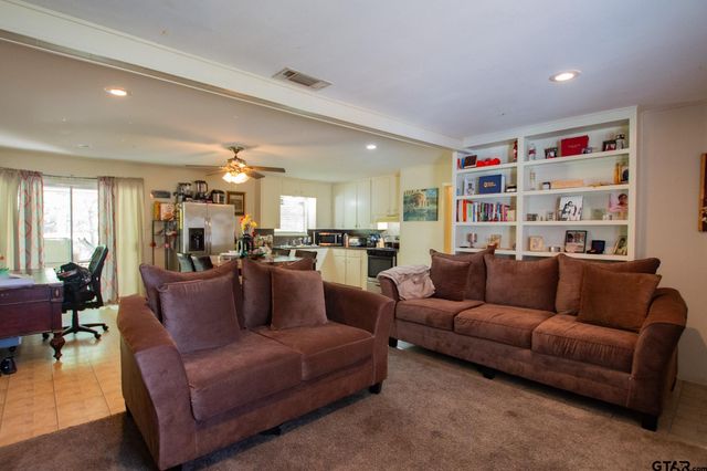 8142 Karen Dr, Tyler, TX 75703